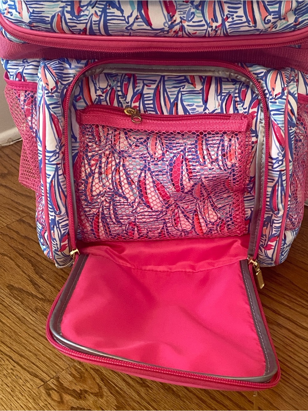 Lilly Pulitzer NWOT Pink & Blue Sailboat Patterned Rolling Insulated Cooler Bag - Picture 10 of 16